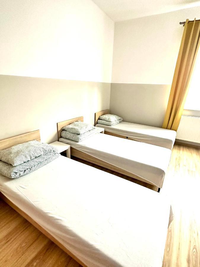 Orzelek Hostel Gniezno Exterior photo