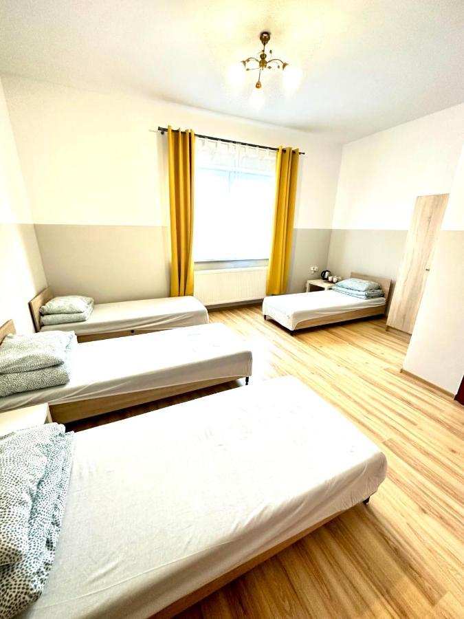Orzelek Hostel Gniezno Exterior photo